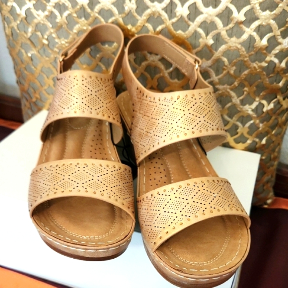 CAMEA Elegant Tan Sandals